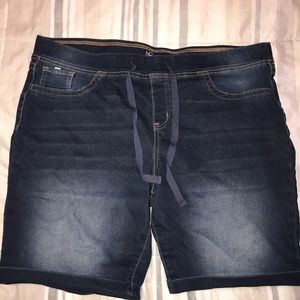 Mid-rise above knee shorts
